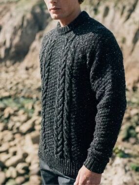 Finisterre Westray Caber Wool chunky Cable Knit sweater gray black medium